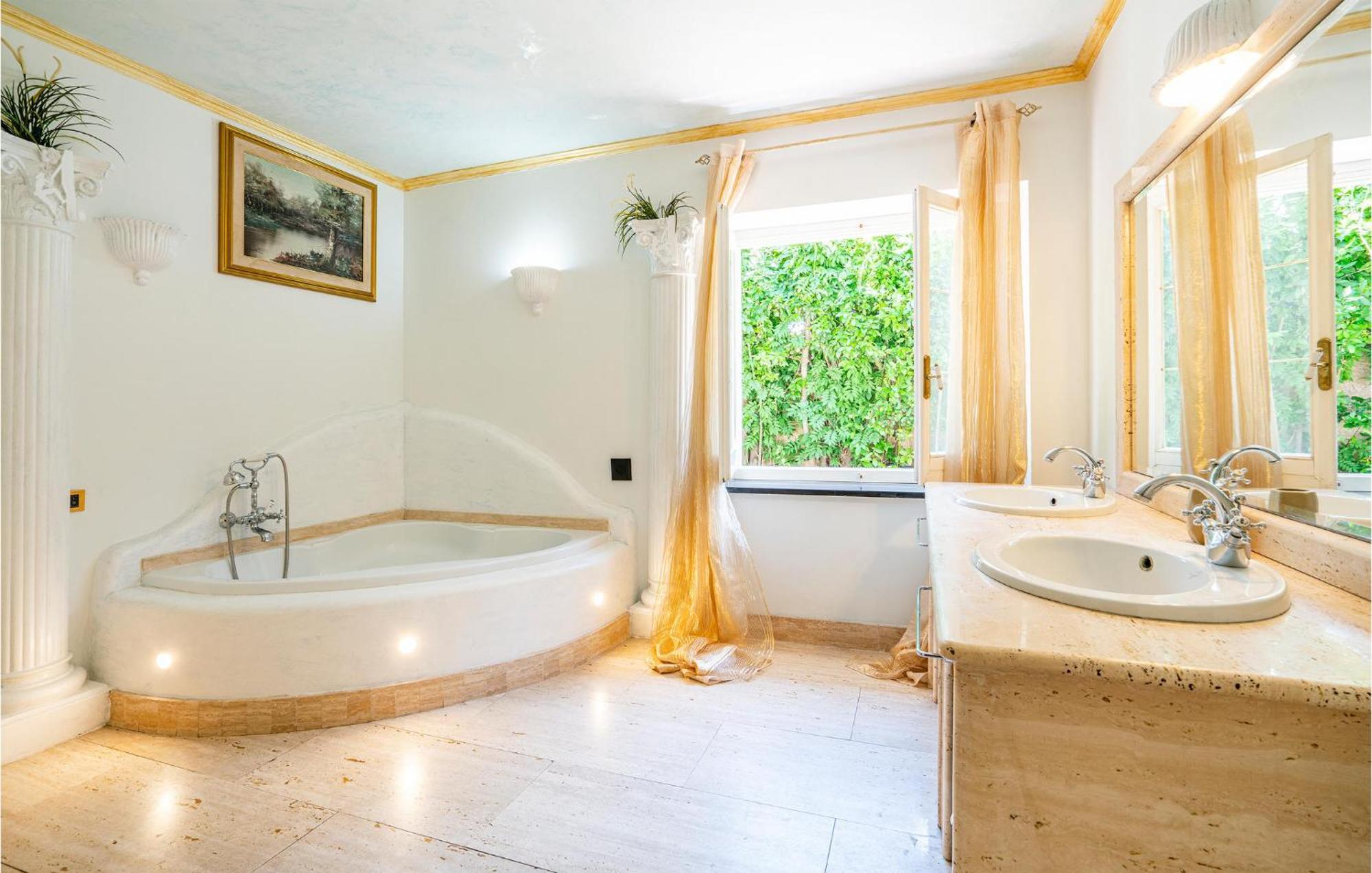 Beautiful Home In Fiumicino With Wifi ภายนอก รูปภาพ